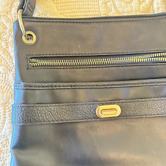 FAUX leather classic black crossbody bag with lots of pockets - Picture 5 of 6